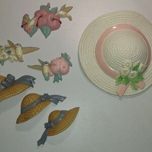 Decorative Wall Plaques with Hat and Birds